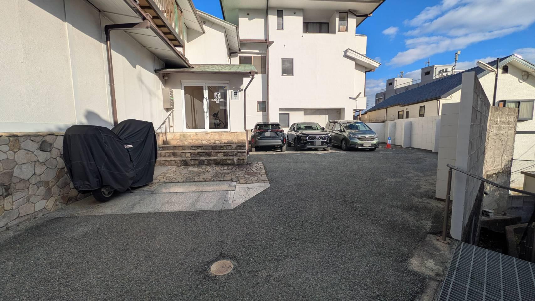 サンビルダー岡本の外観・駐車場イメージ2枚目