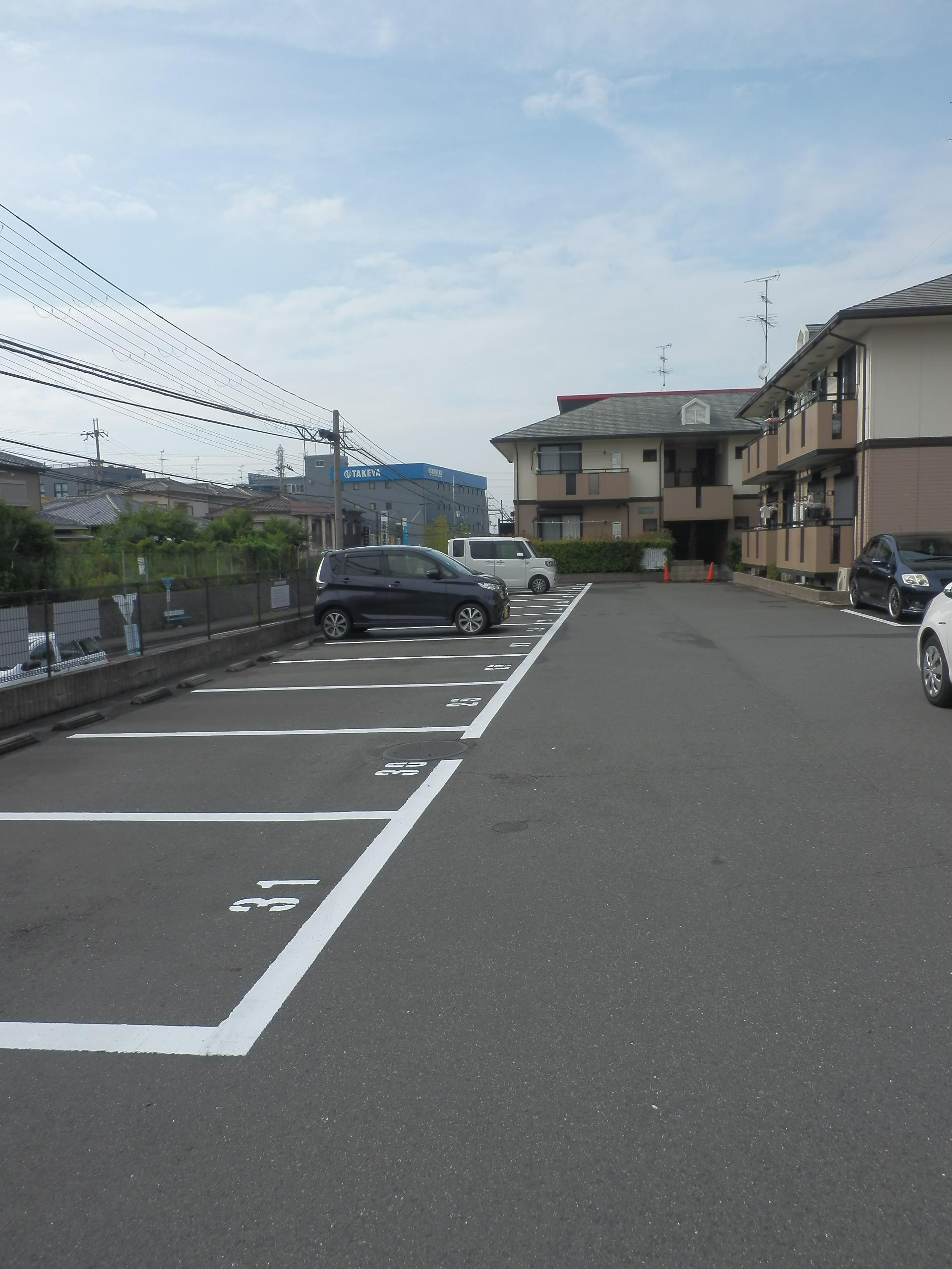 シャルマンコートの外観・駐車場イメージ1枚目