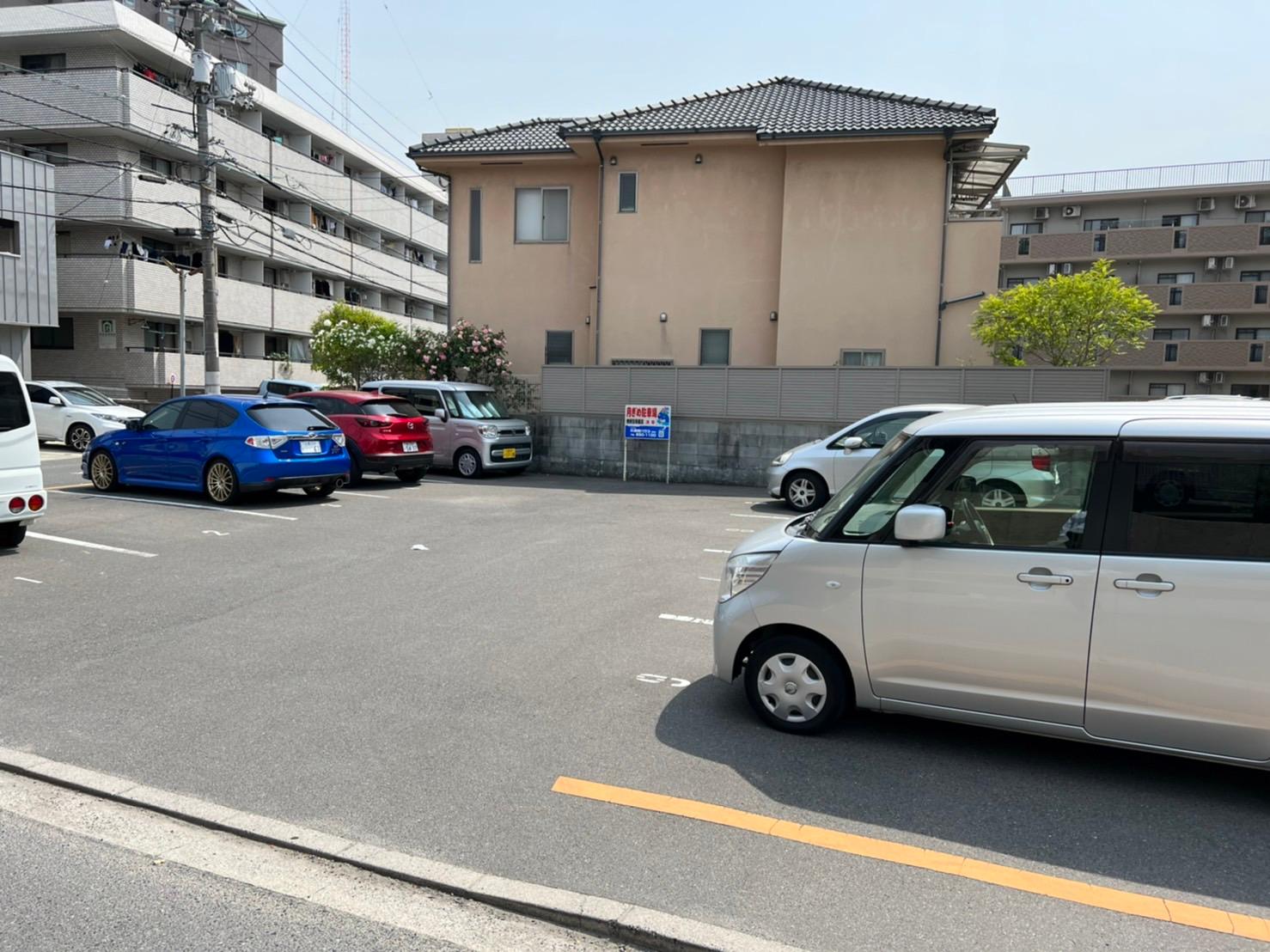 岸田ガレージの外観・駐車場イメージ1枚目