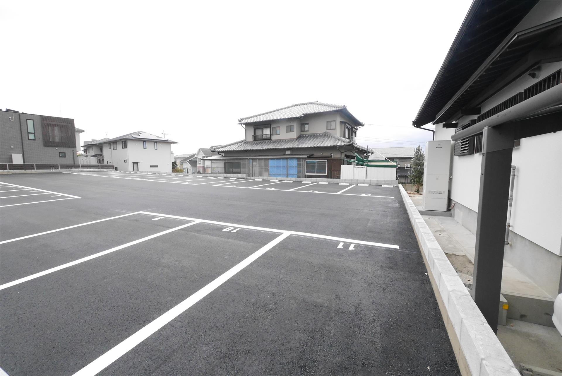 浅川学園台３丁目パーキングの外観・駐車場イメージ3枚目