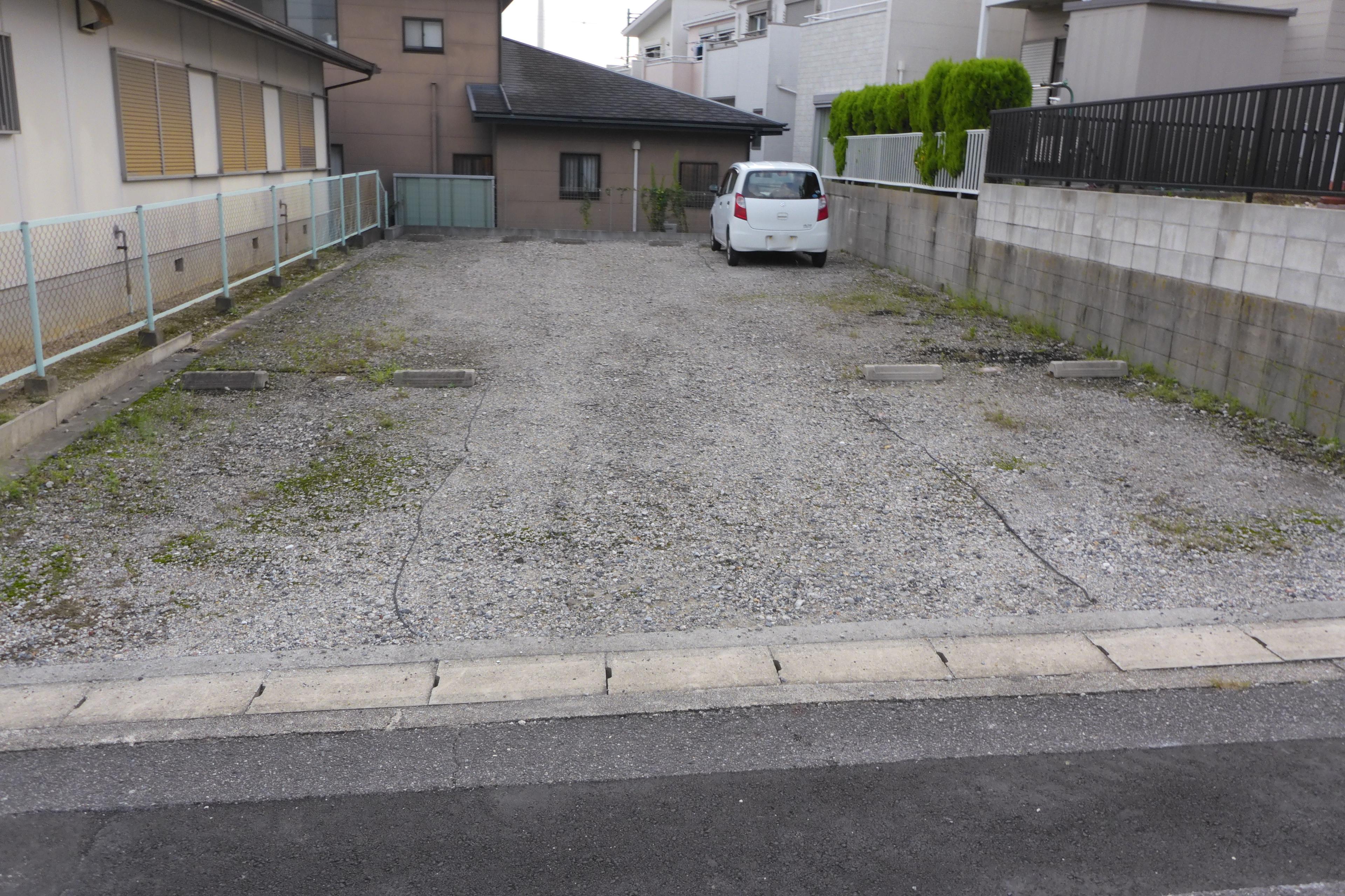 320130の外観・駐車場イメージ1枚目