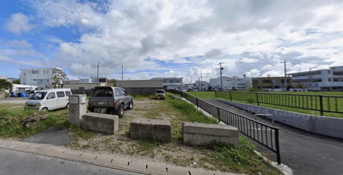 ラバールカナン登野城　離れ駐車場の外観・駐車場イメージ3枚目