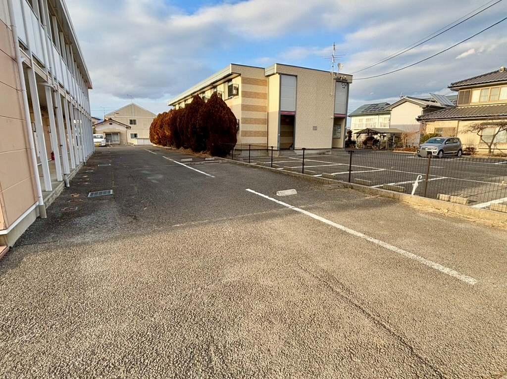 ピノ・ノワール(16817)の外観・駐車場イメージ2枚目