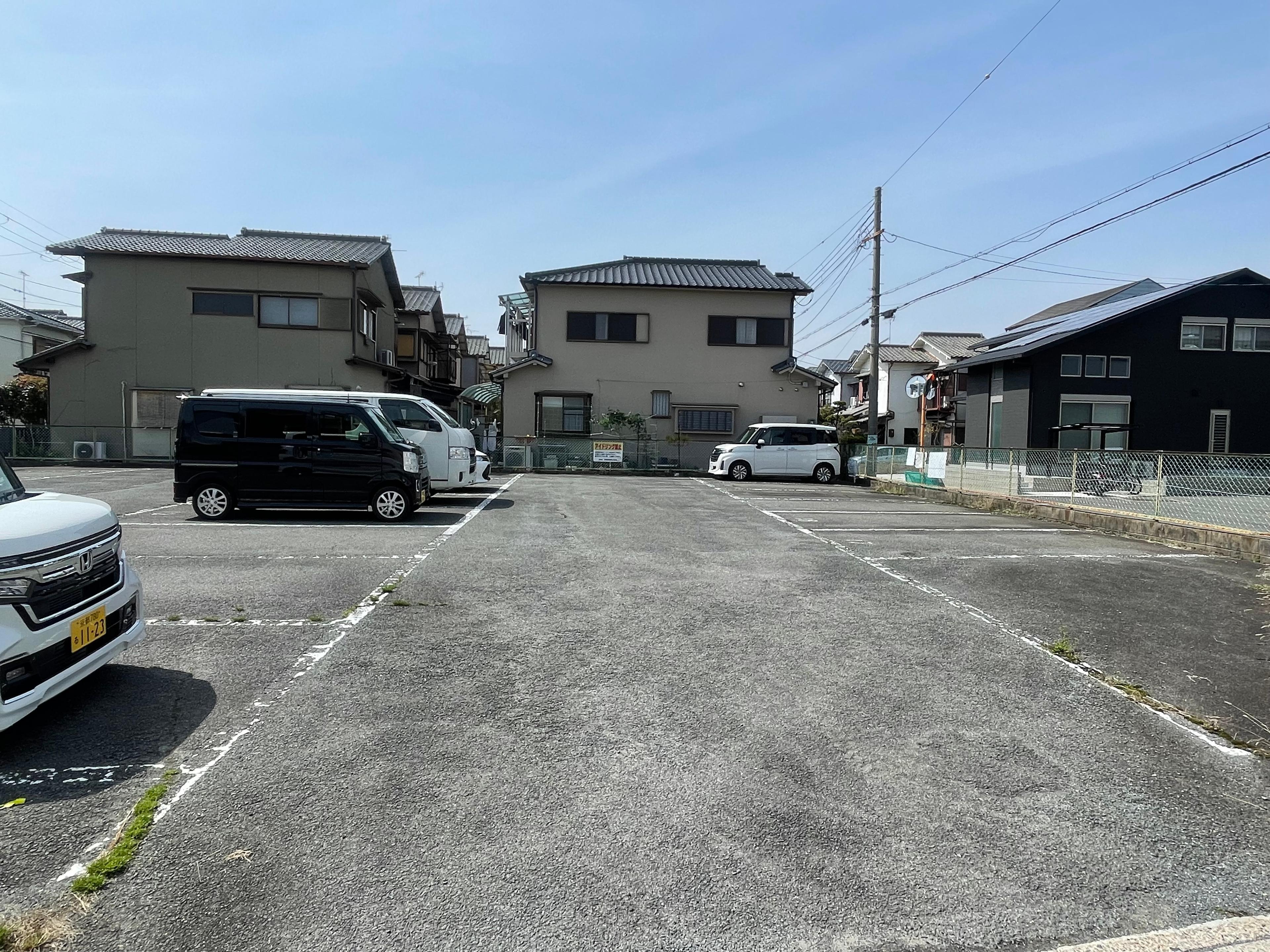 籔内ガレージ1の外観・駐車場イメージ2枚目