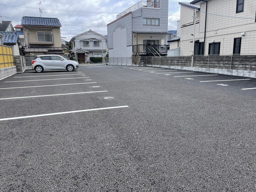 西野八幡田ガレージの外観・駐車場イメージ2枚目
