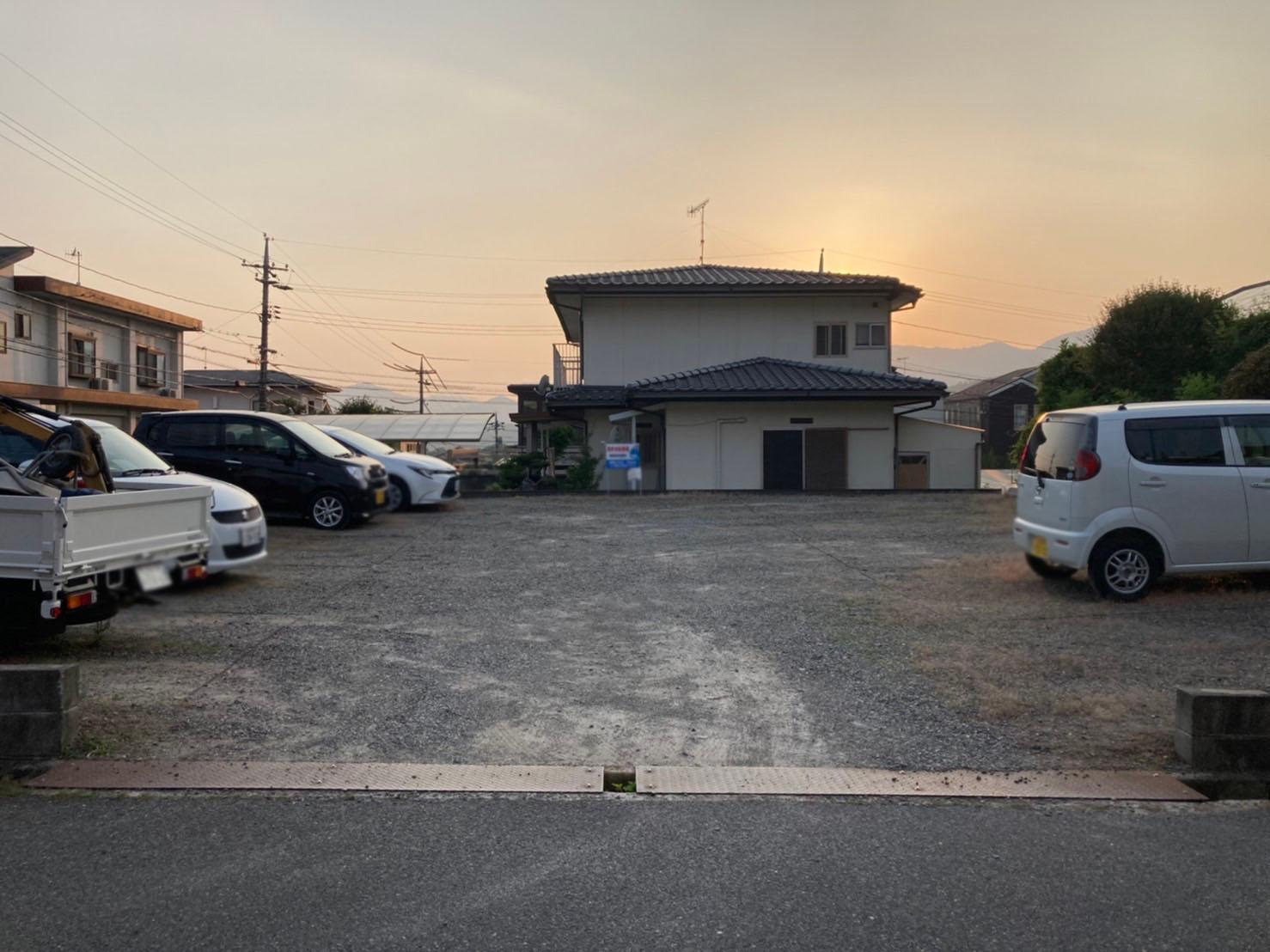 山田ガレージ（五月が丘）の外観・駐車場イメージ2枚目