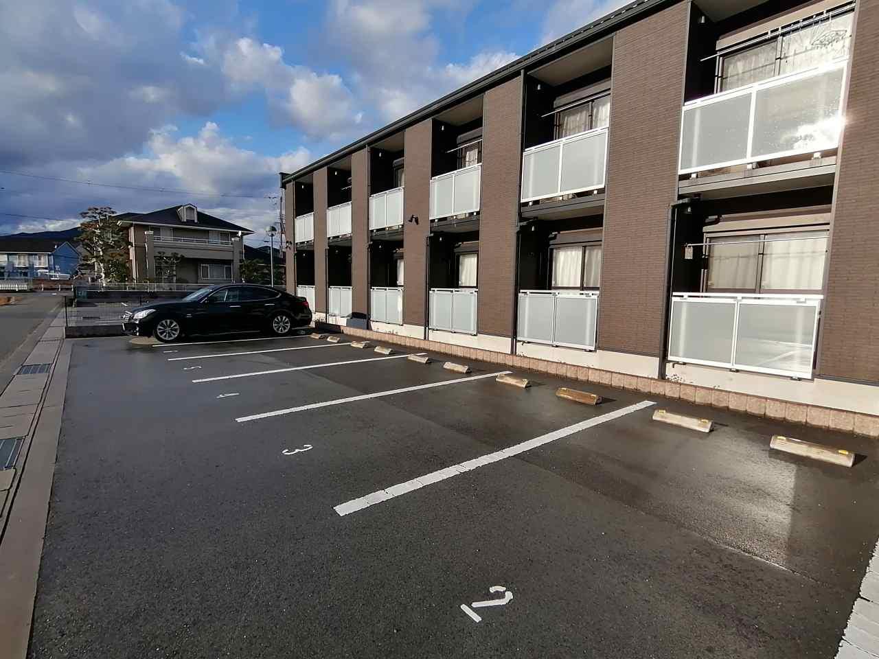 ＬＯＬ(55235)の外観・駐車場イメージ1枚目