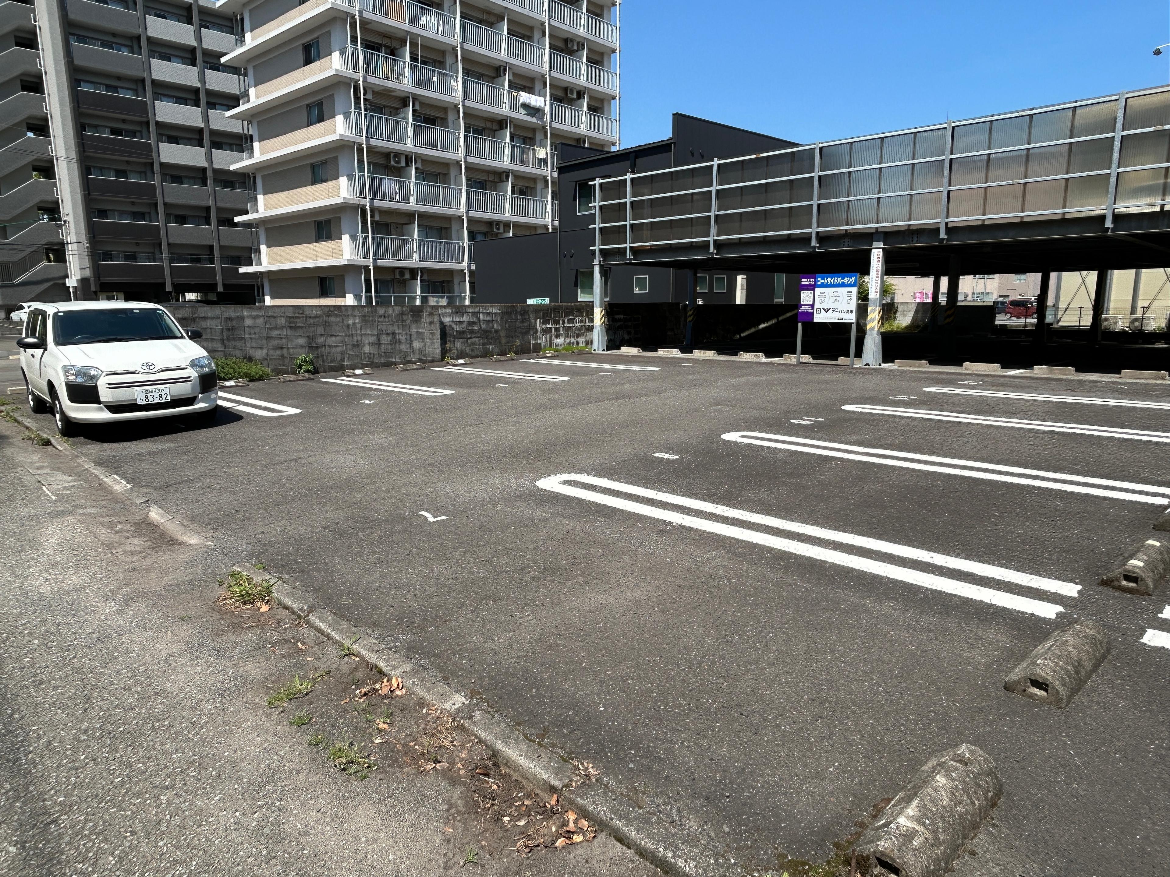 コートサイド　パーキングの外観・駐車場イメージ2枚目