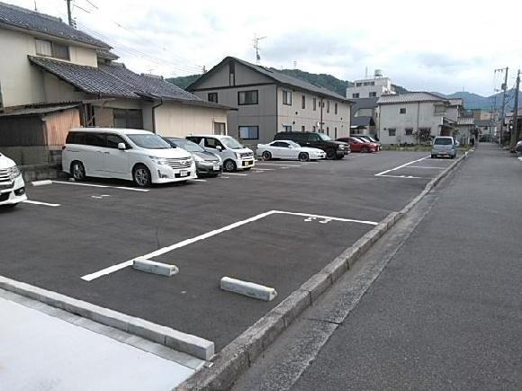 冨永ガレージ(東昭和町)の外観・駐車場イメージ1枚目