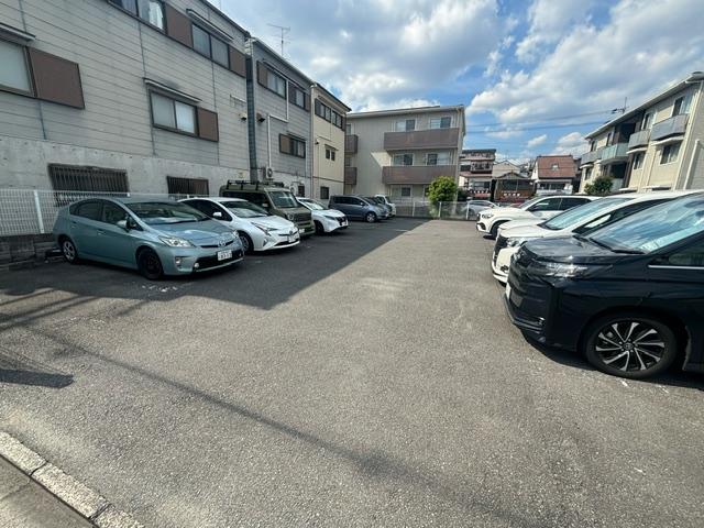 東ガレージの外観・駐車場イメージ2枚目