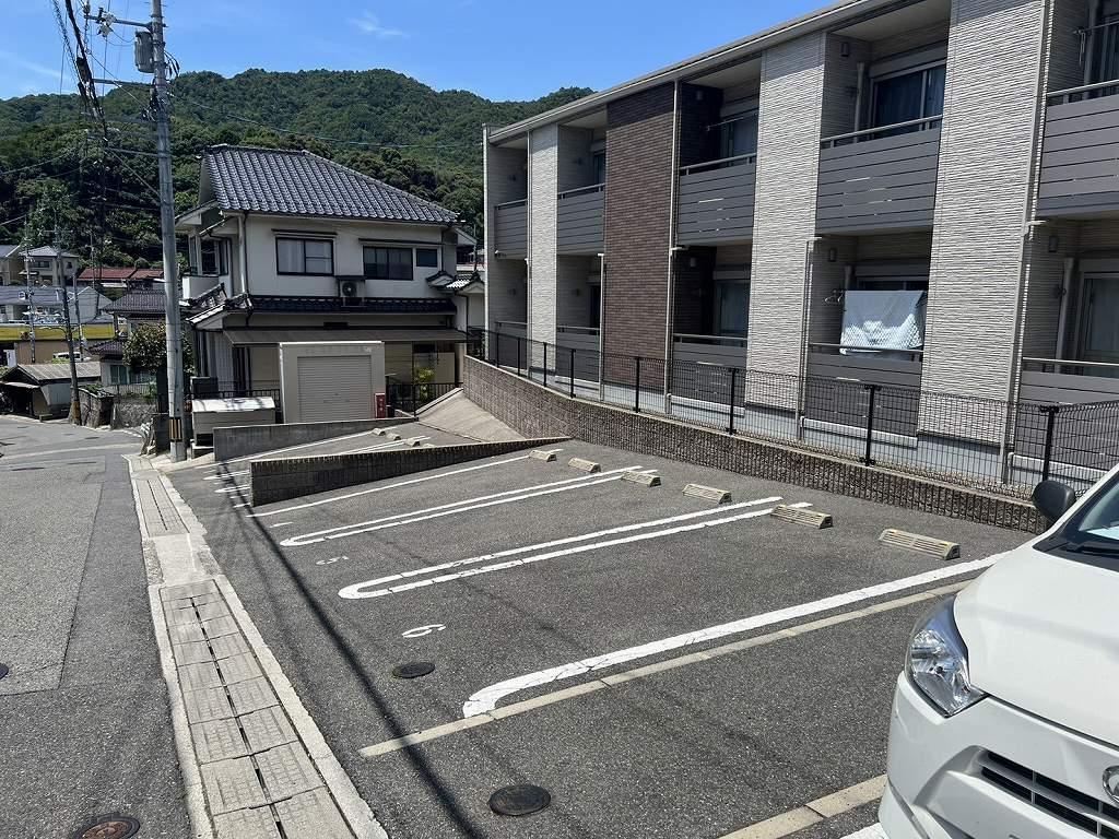 クレイノＣＩＥＬ(56460)の外観・駐車場イメージ1枚目