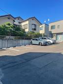 ダブルパーク学校町通3番町の駐車場