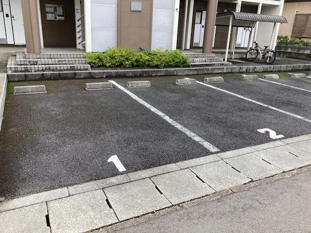 ラ・ヴィー(15844)の外観・駐車場イメージ1枚目