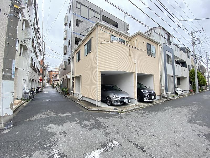 成田駐車場の外観・駐車場イメージ2枚目