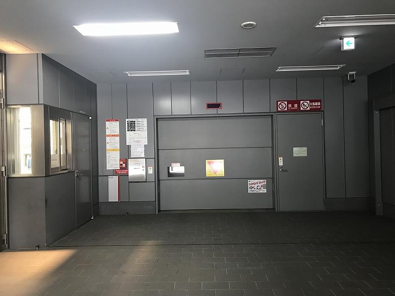 全日本トラック総合会館の外観・駐車場イメージ1枚目