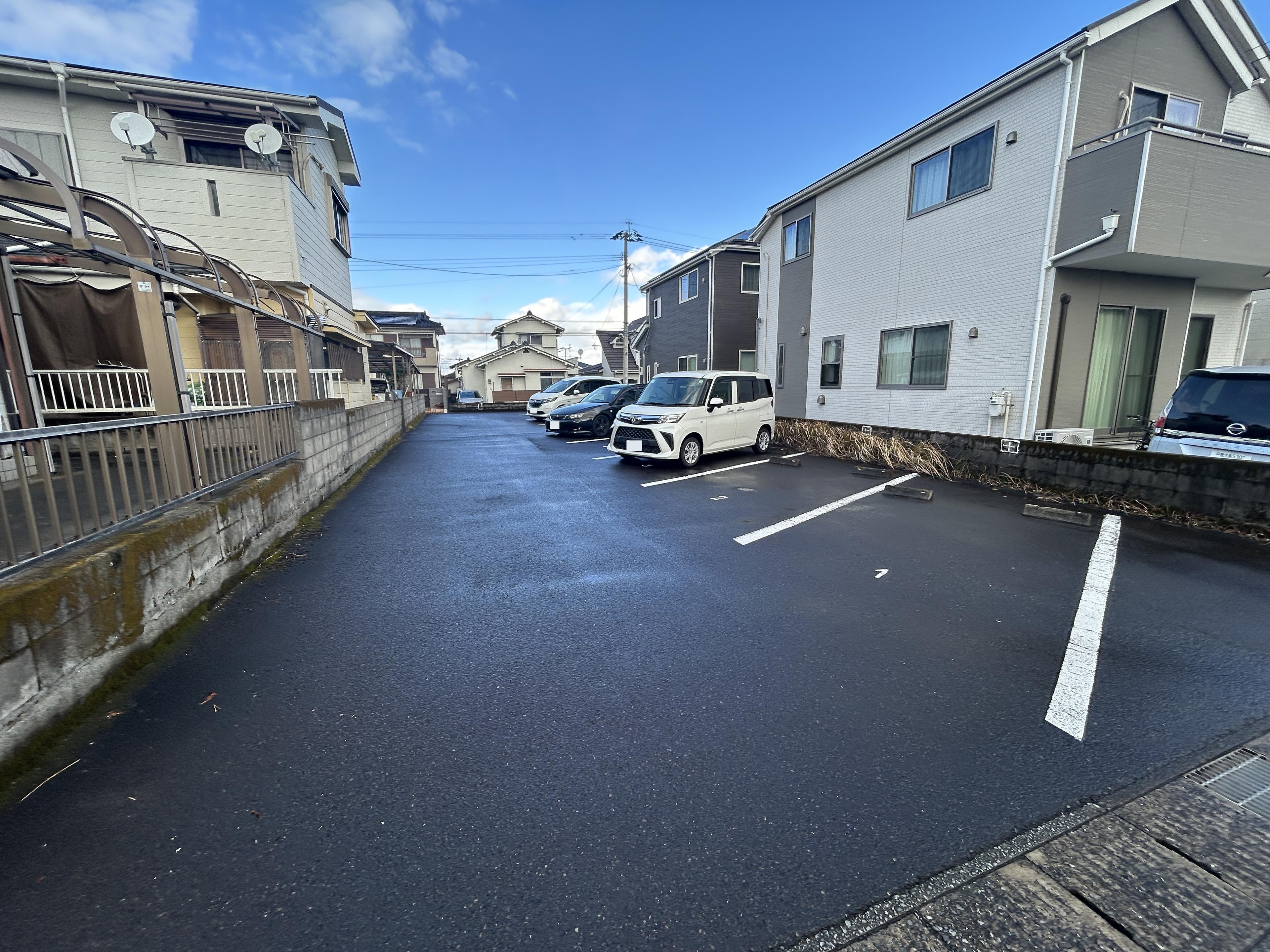 ｵｰﾄ･ｽｸｳｪｱｰ魚見の外観・駐車場イメージ1枚目