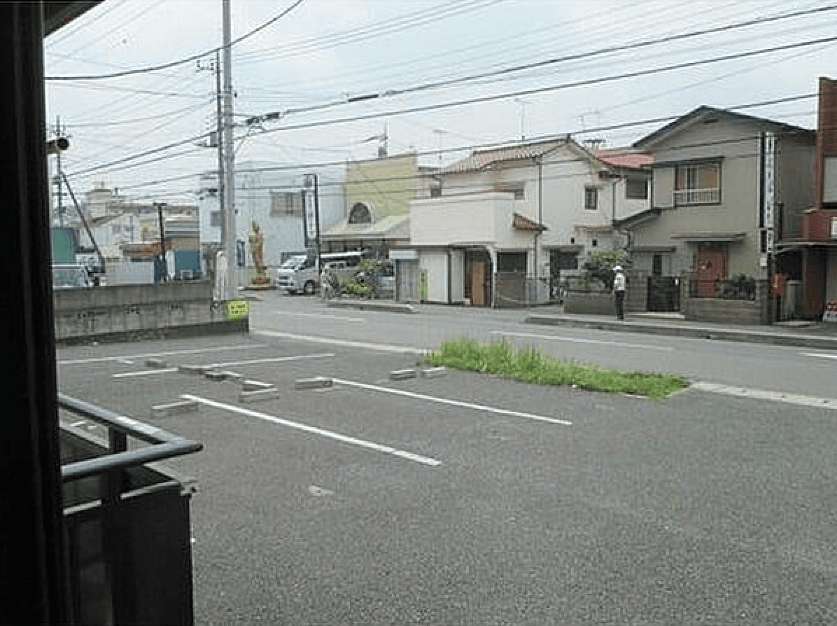 ソレアードの外観・駐車場イメージ1枚目