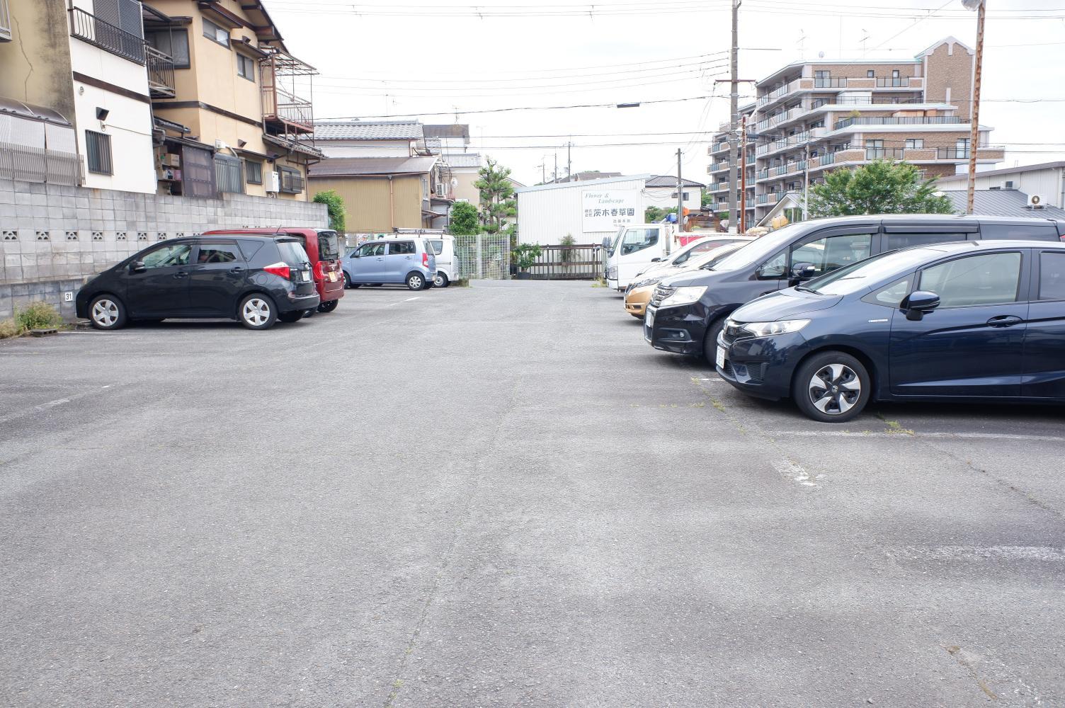 前出第一ガレージの外観・駐車場イメージ1枚目