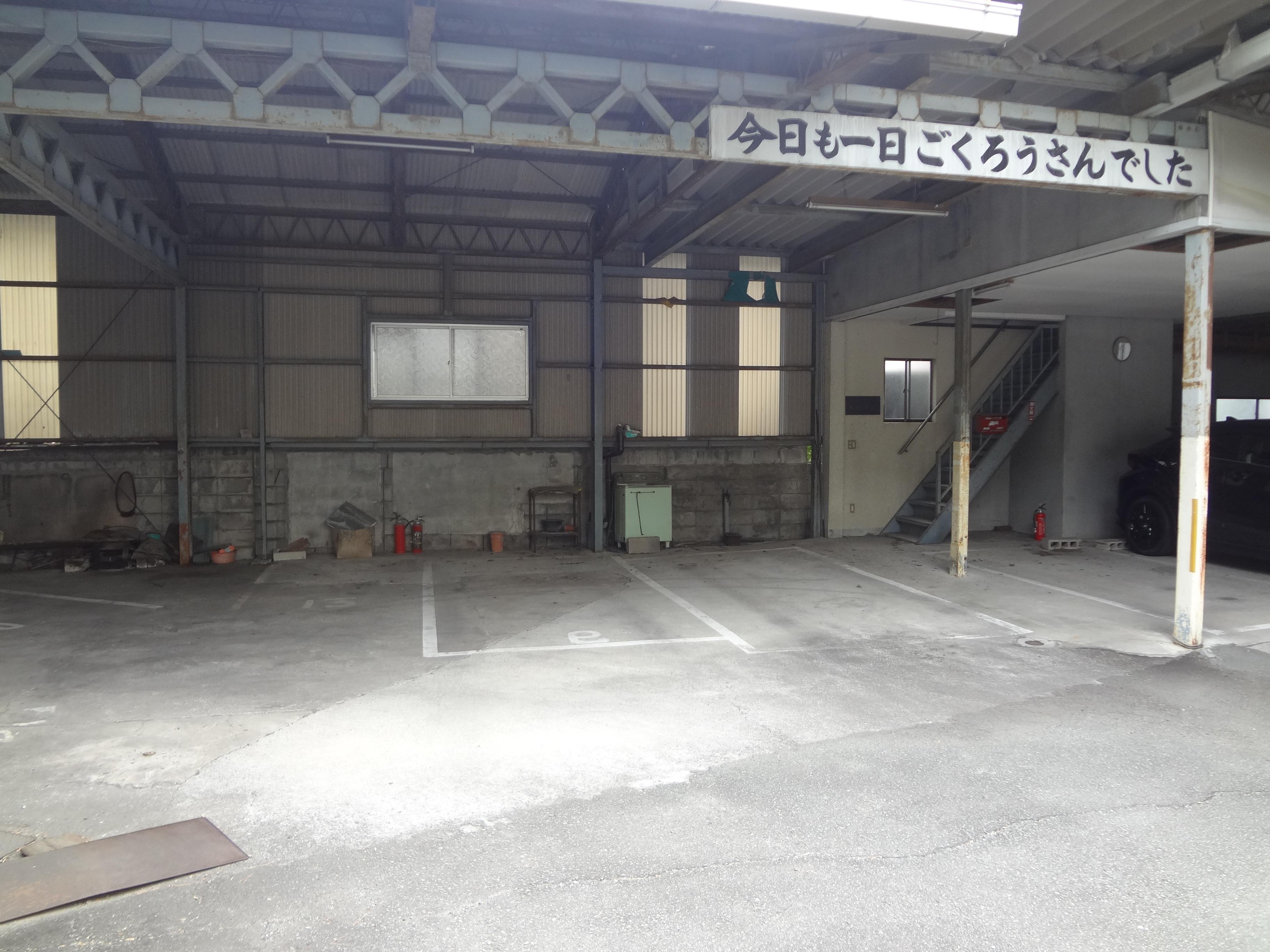 成田駐車場の外観・駐車場イメージ2枚目