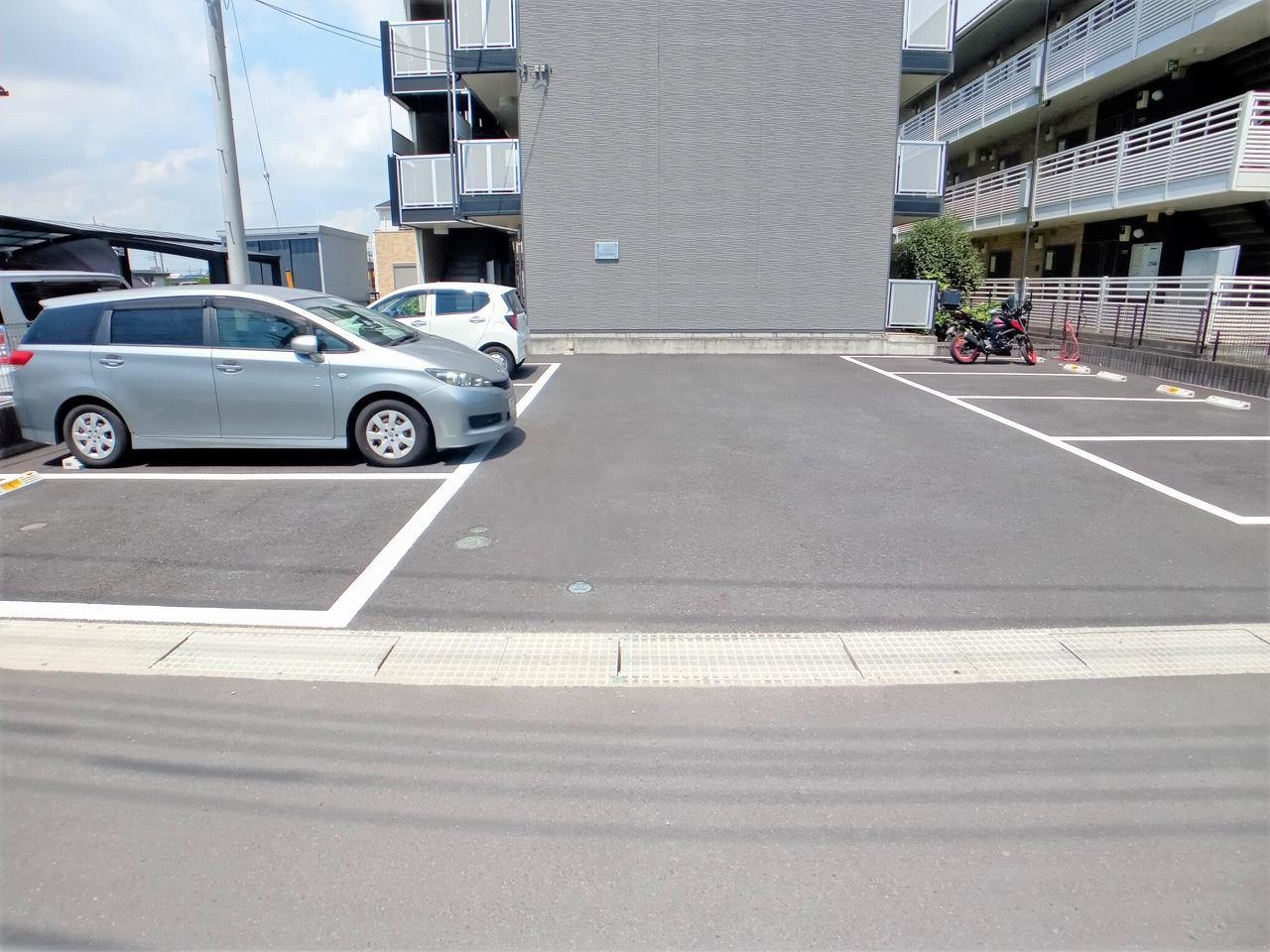 シャルマン(47312)の外観・駐車場イメージ1枚目