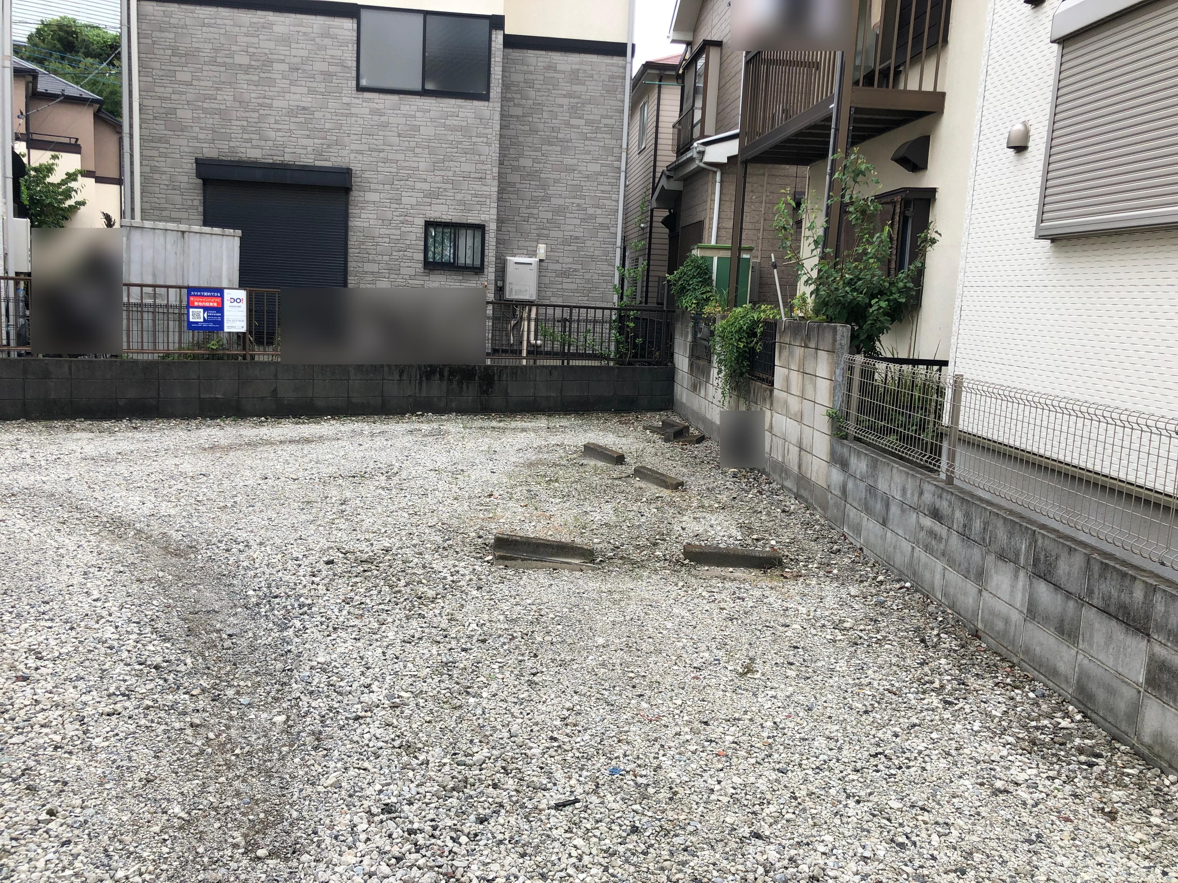 サンシャインハイツC敷地内駐車場の外観・駐車場イメージ3枚目