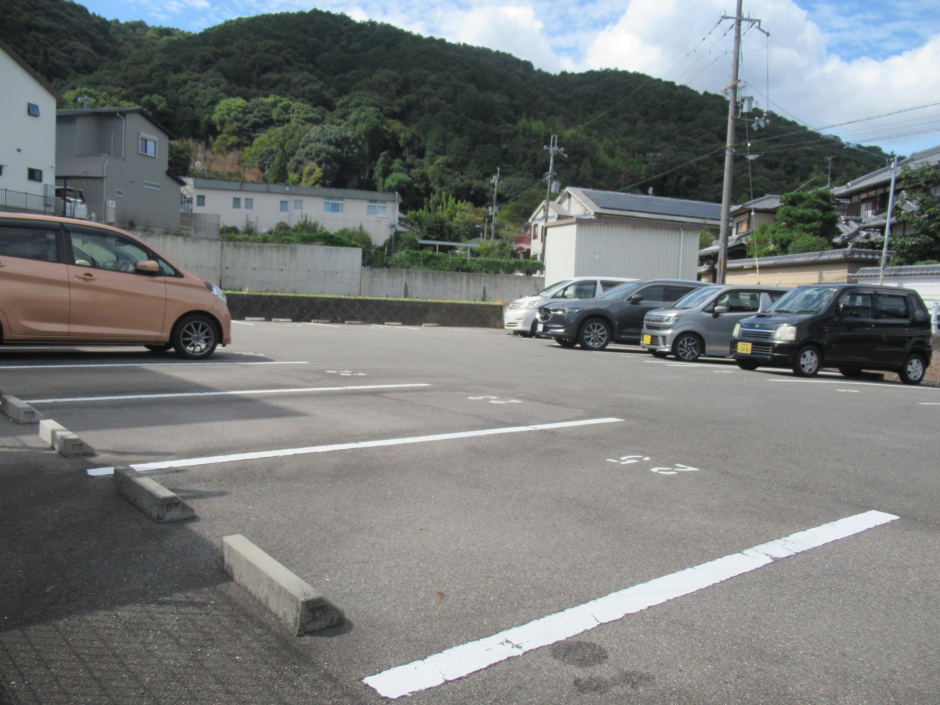 五人手ガレージの外観・駐車場イメージ2枚目