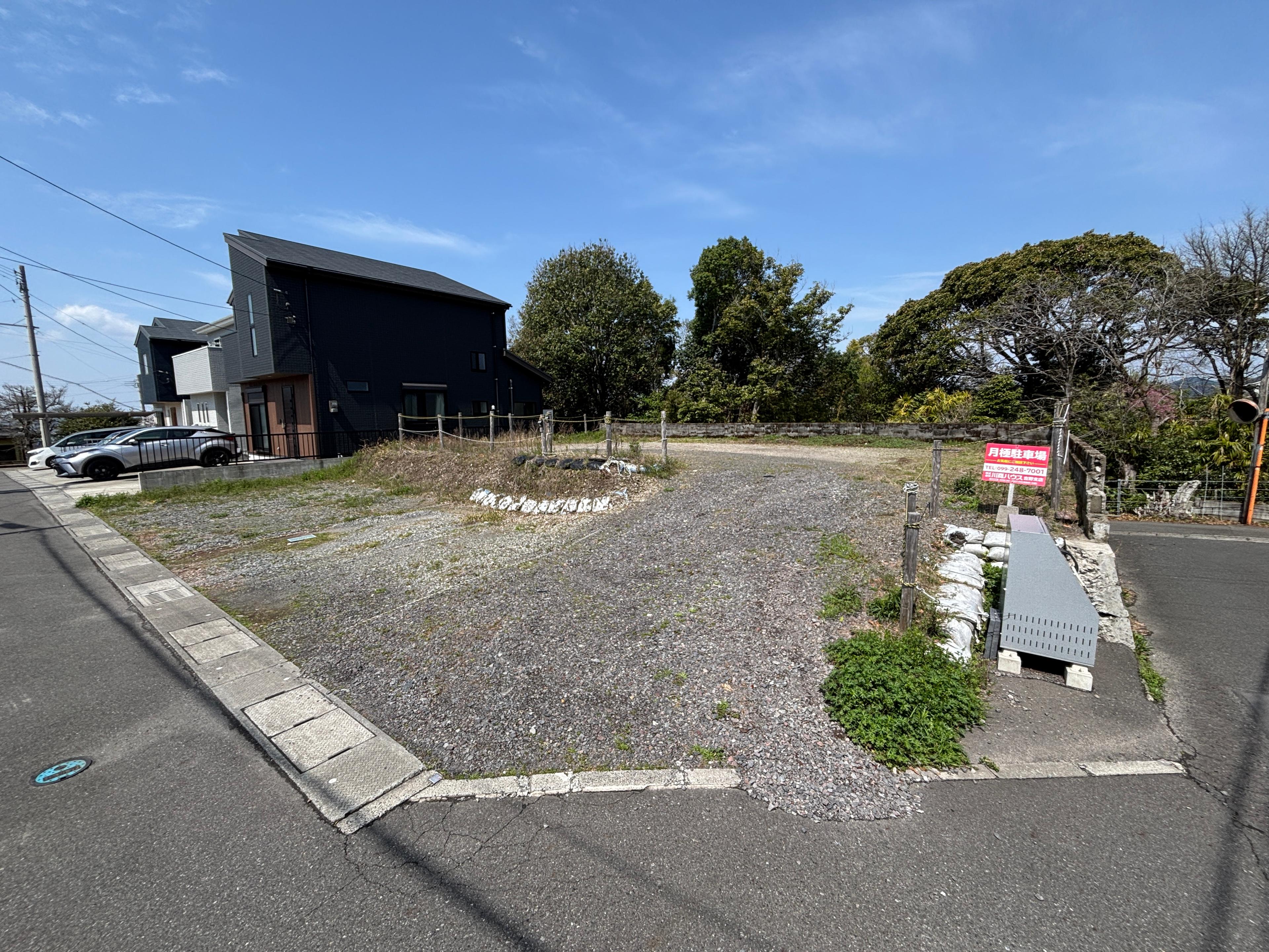 ｵｰﾄ・ｽｸｳｪｱｰ吉野Ⅴの外観・駐車場イメージ2枚目