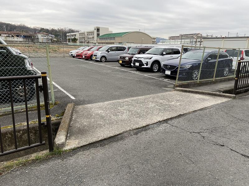 岡﨑駐車場の外観・駐車場イメージ2枚目