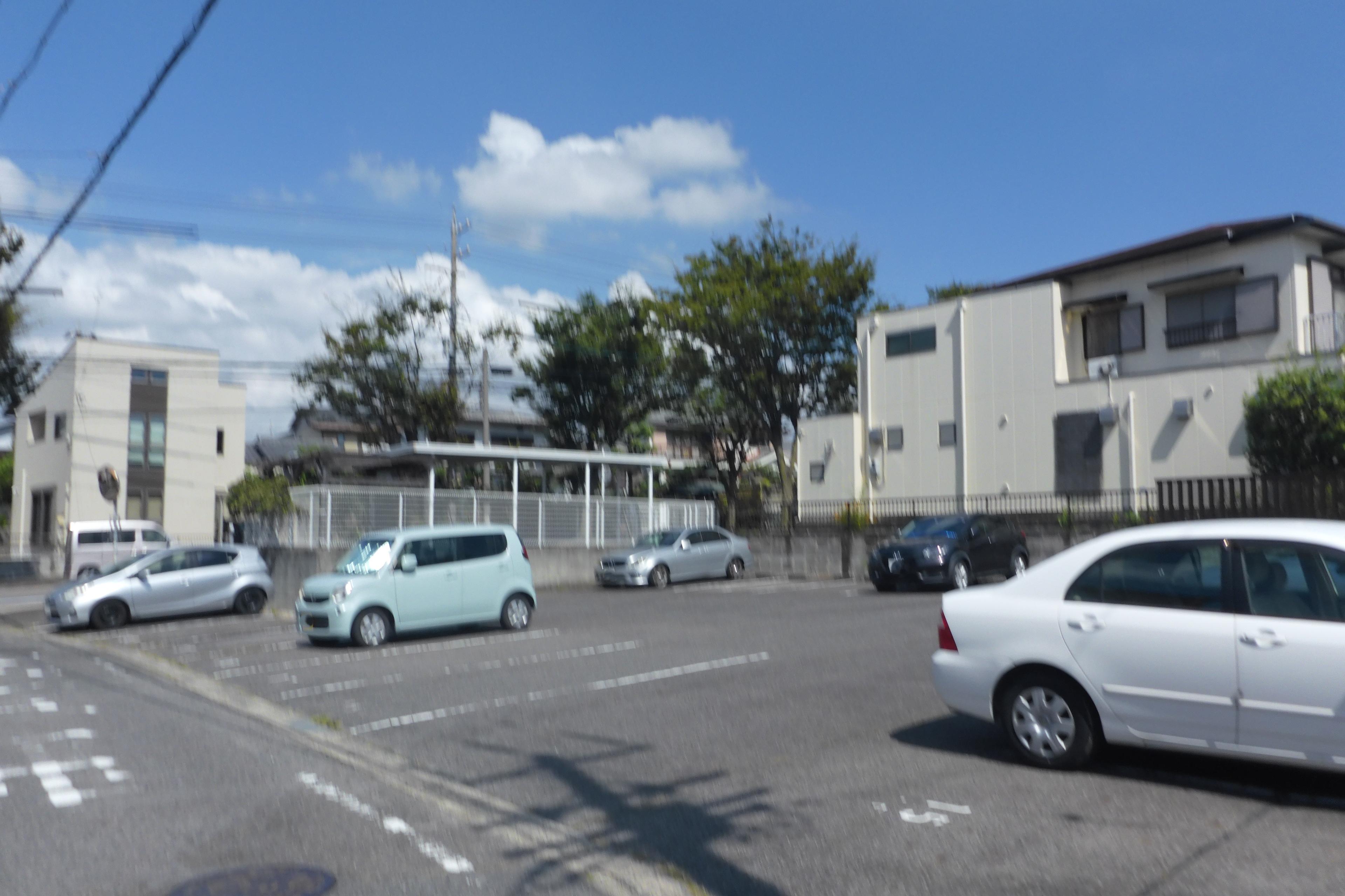 320053の外観・駐車場イメージ1枚目