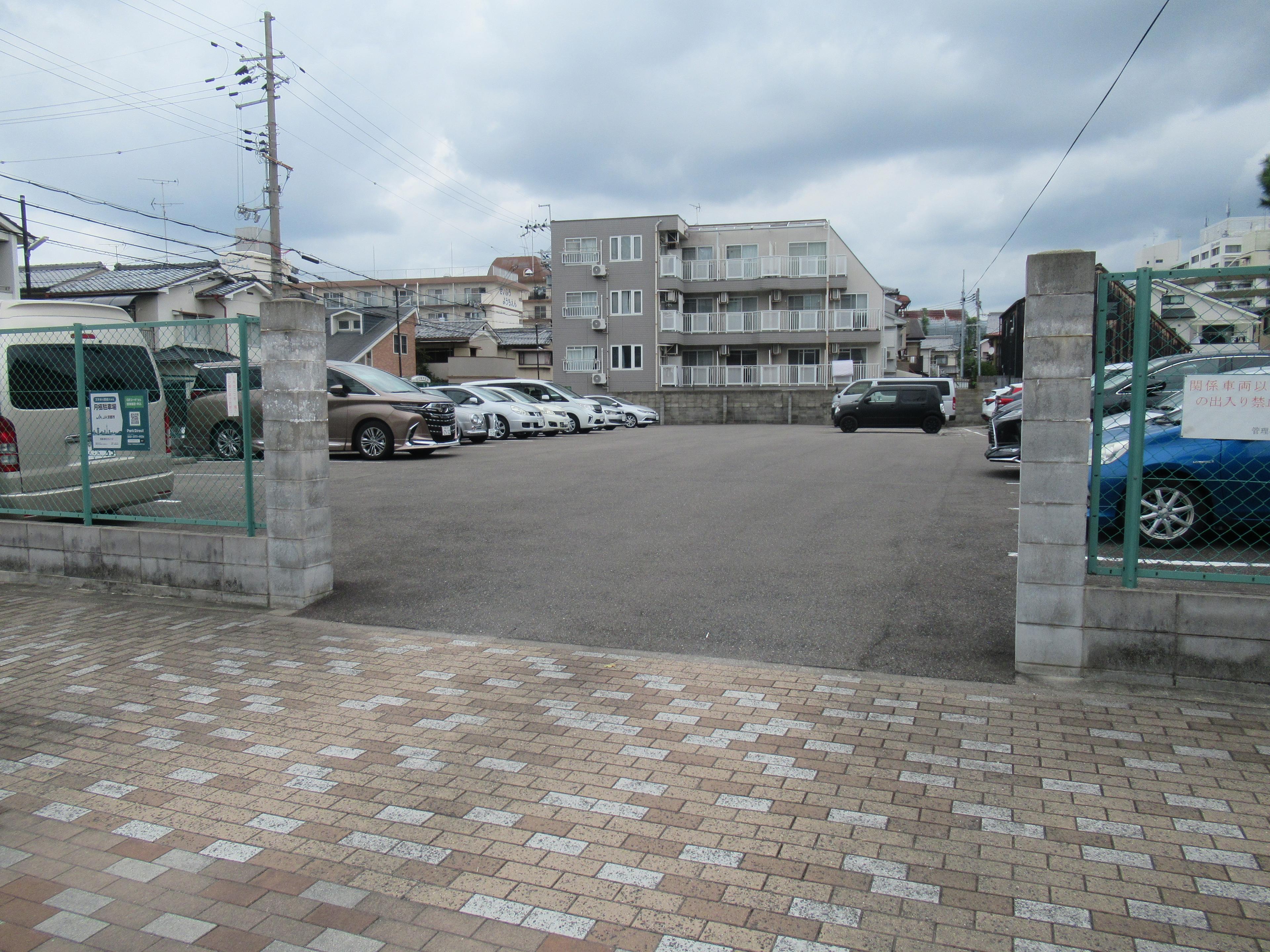 西飯食町ガレージの外観・駐車場イメージ1枚目