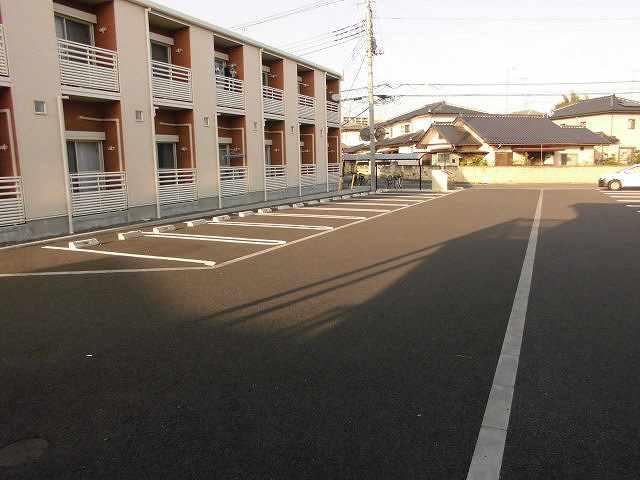 ブルーイン(55405)の外観・駐車場イメージ2枚目
