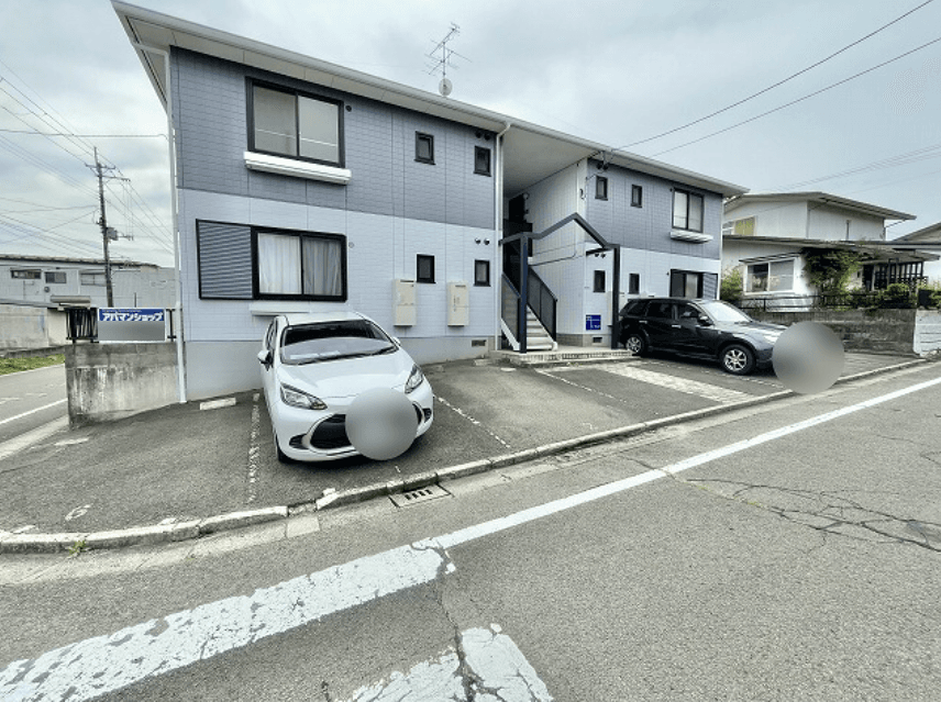 ウエストアベニュー 敷地内月極駐車場の外観・駐車場イメージ1枚目