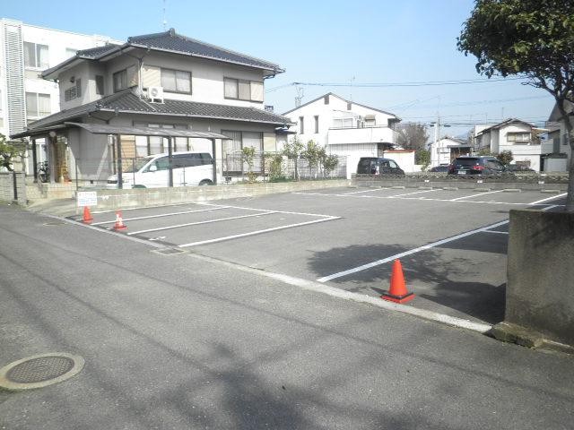 東の2駐車場の外観・駐車場イメージ1枚目