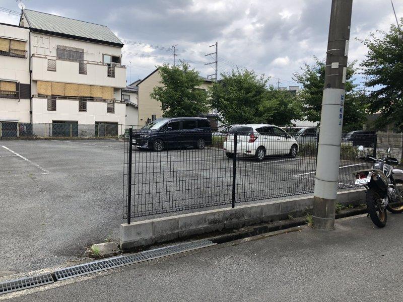 刀根山第1モータープールの外観・駐車場イメージ3枚目