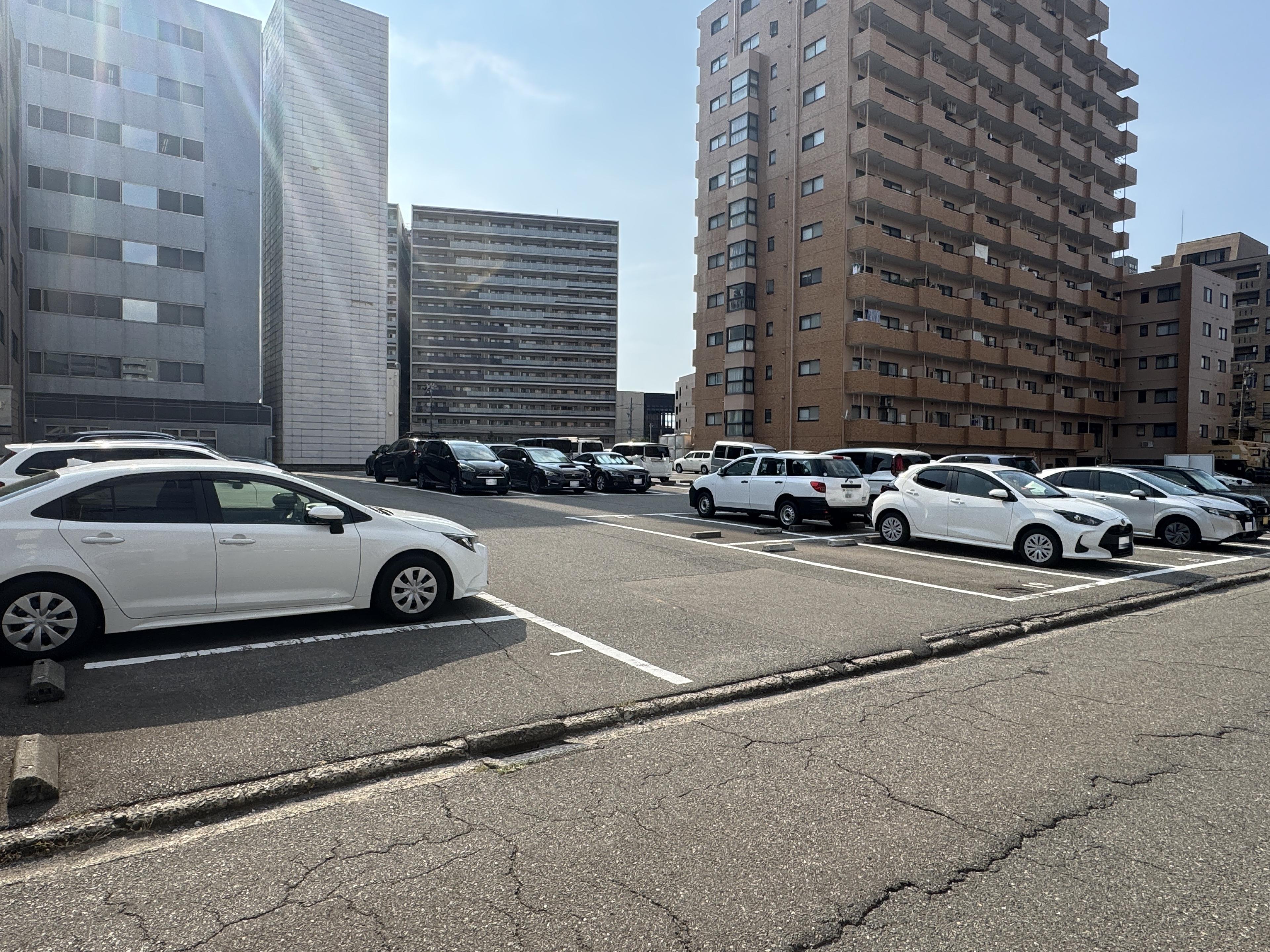 ゴールドパーキングの外観・駐車場イメージ1枚目