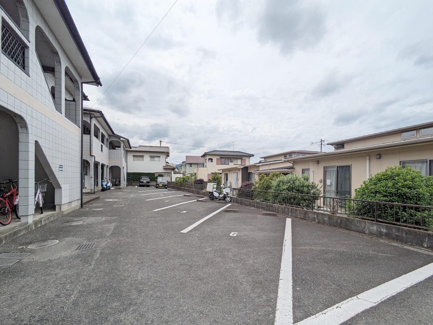 グリーンハイツ安田Bの外観・駐車場イメージ1枚目
