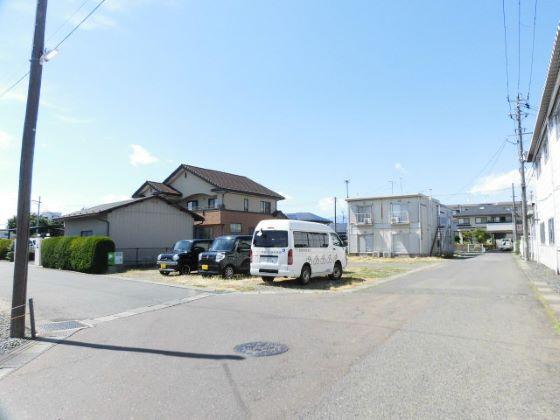 メゾン津志田月極駐車場の外観・駐車場イメージ2枚目