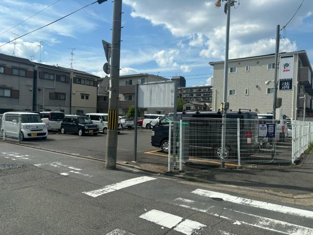 東ガレージの外観・駐車場イメージ1枚目