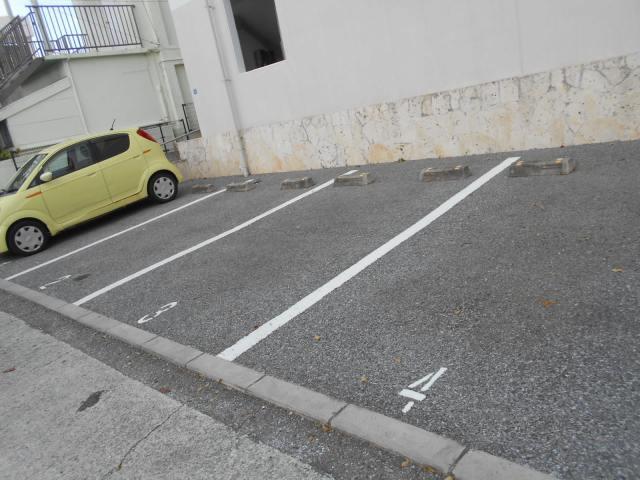 カナ(51712)の外観・駐車場イメージ1枚目