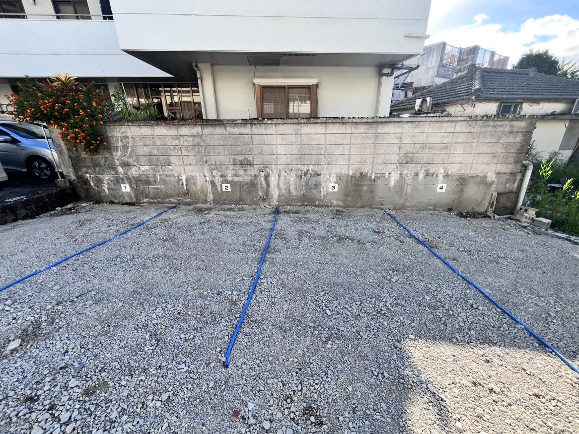 屋比久第四駐車場の外観・駐車場イメージ3枚目