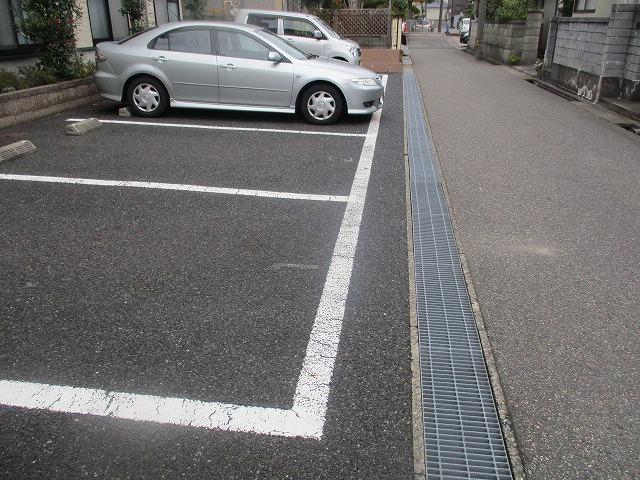 シャトー粟山(25161)の外観・駐車場イメージ1枚目