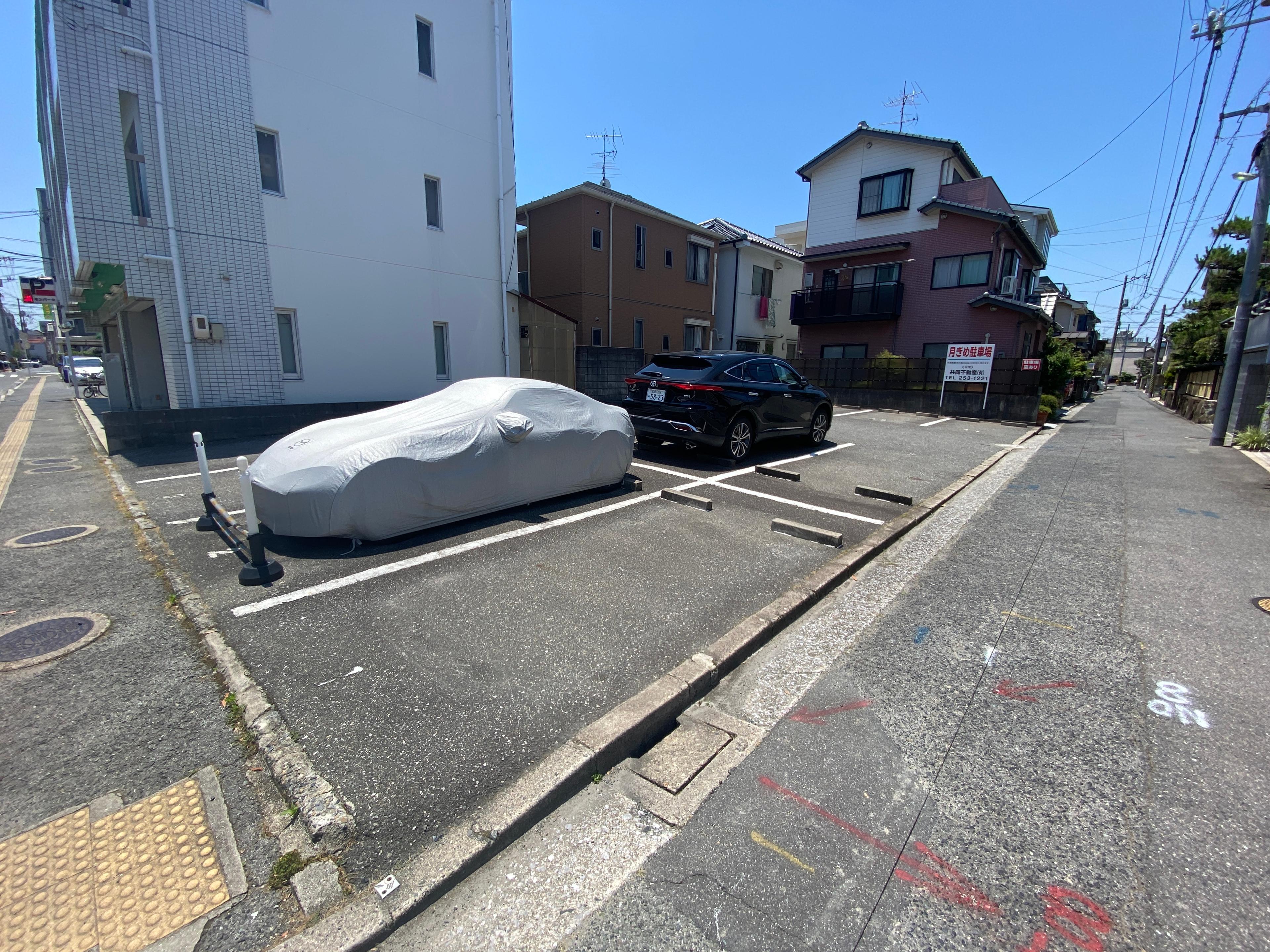 村上ガレージの外観・駐車場イメージ1枚目