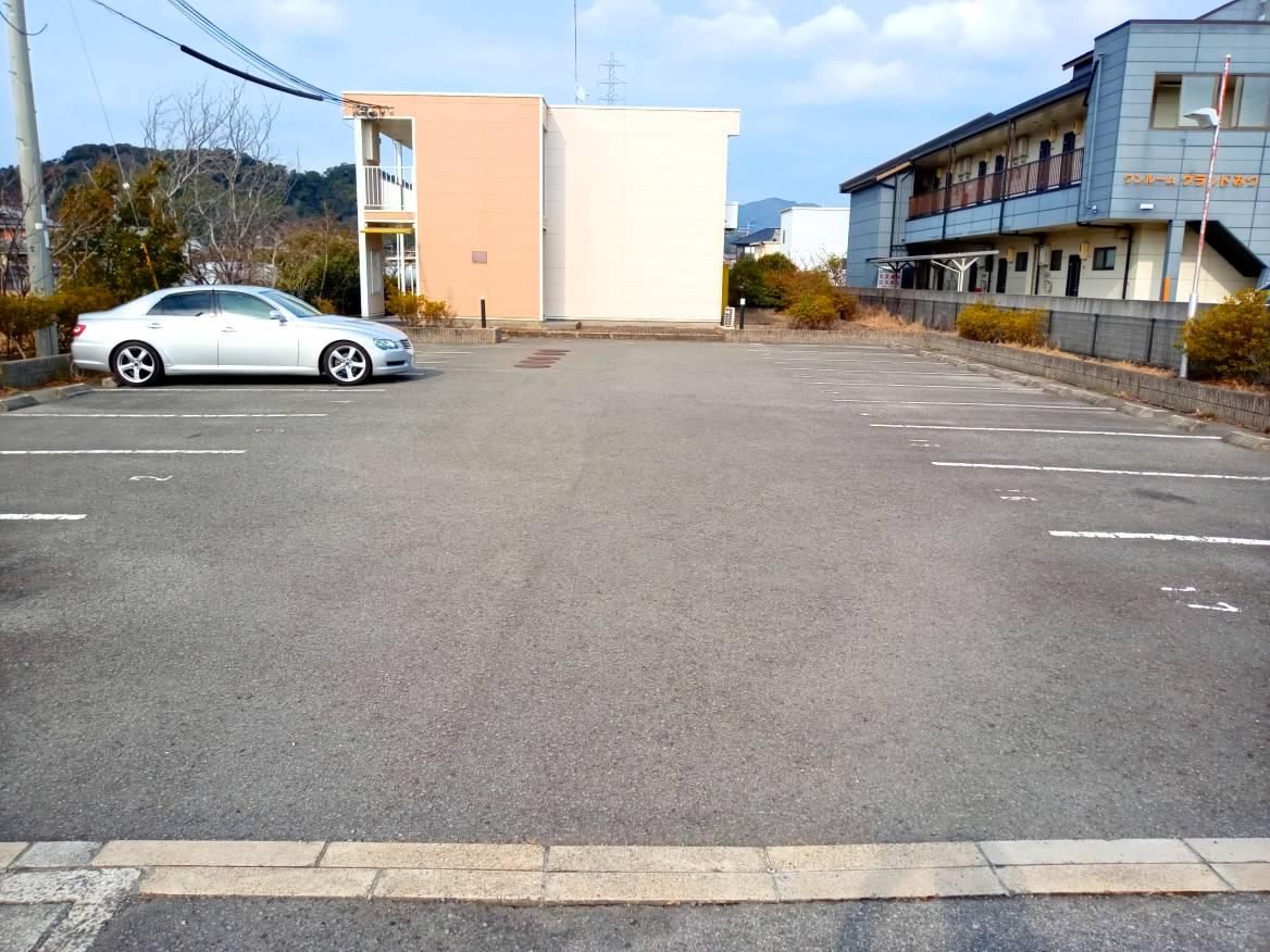 吉田Ⅱ(22451)の外観・駐車場イメージ1枚目