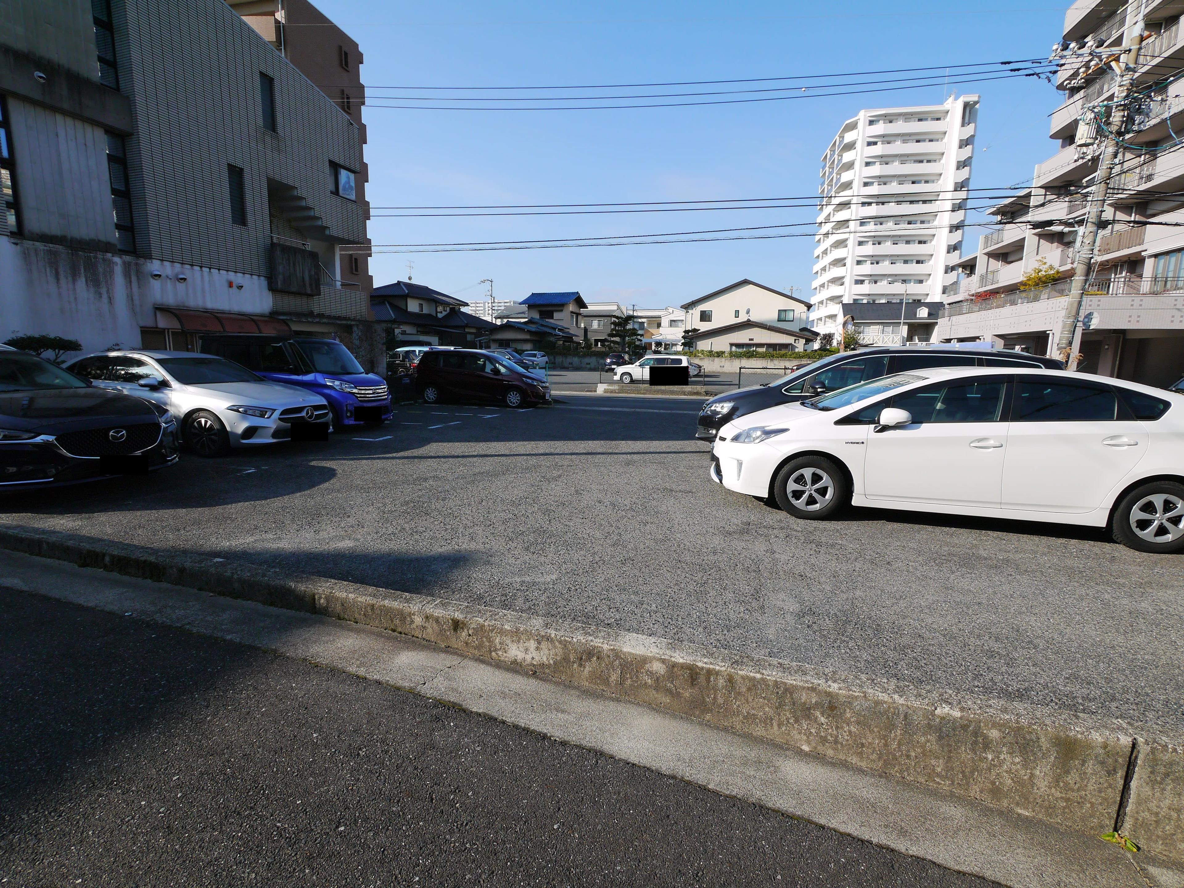海老園１丁目８ガレージの外観・駐車場イメージ1枚目
