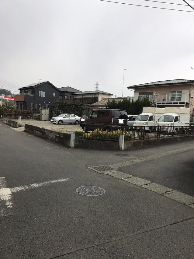 小島月極駐車場の外観・駐車場イメージ2枚目