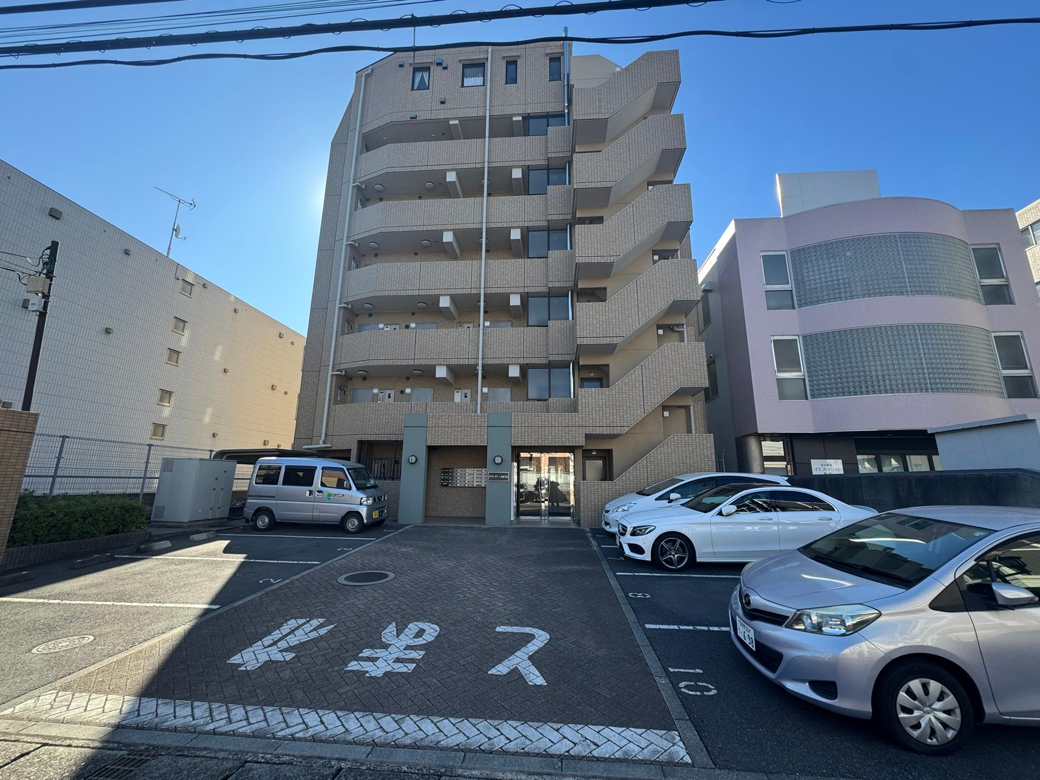 グランディールKYKの外観・駐車場イメージ1枚目