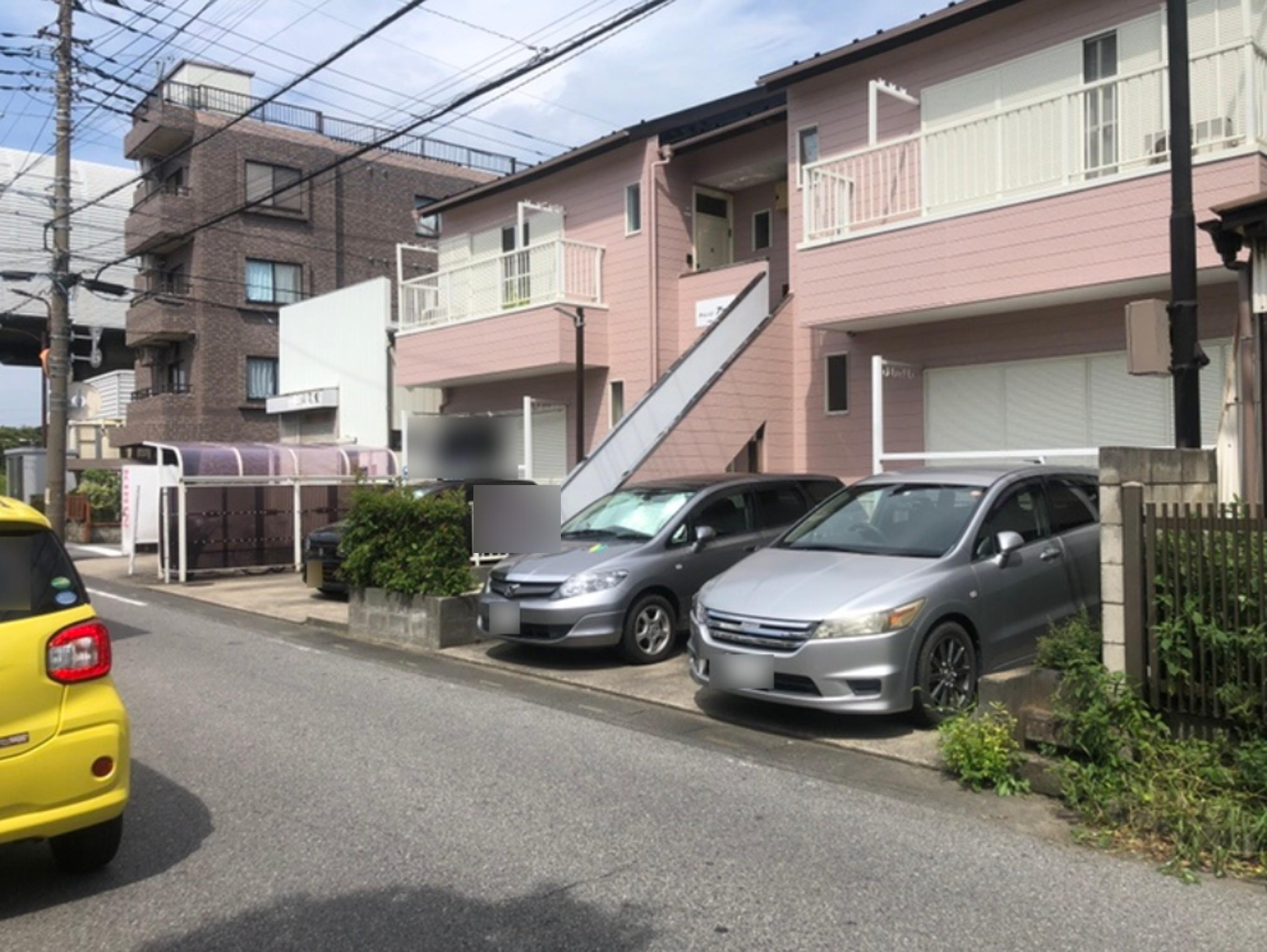 ヴィレッジアーサ敷地内駐車場の外観・駐車場イメージ2枚目