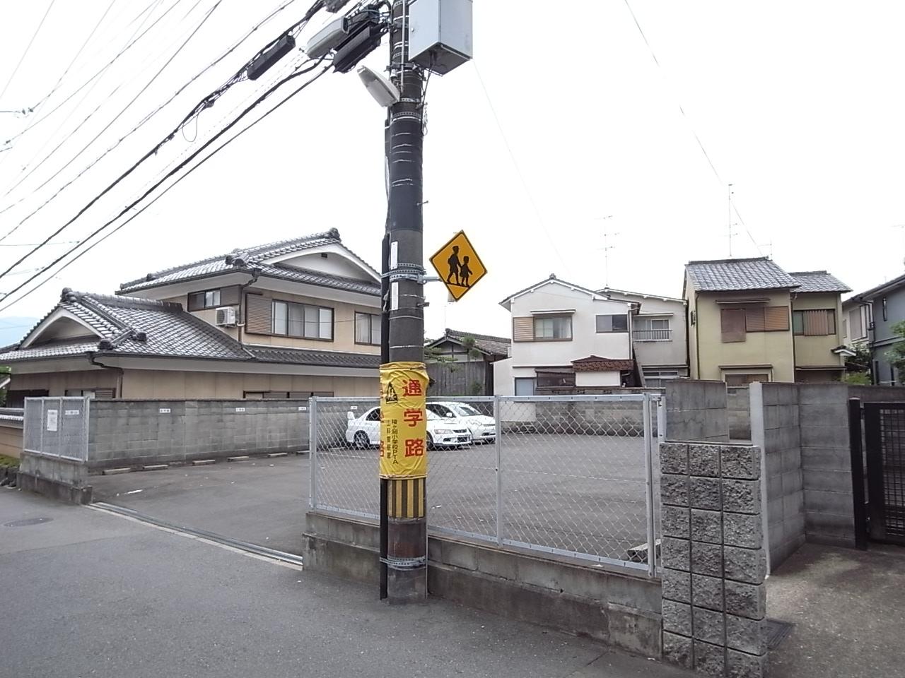 クレール山陵ガレージの外観・駐車場イメージ2枚目