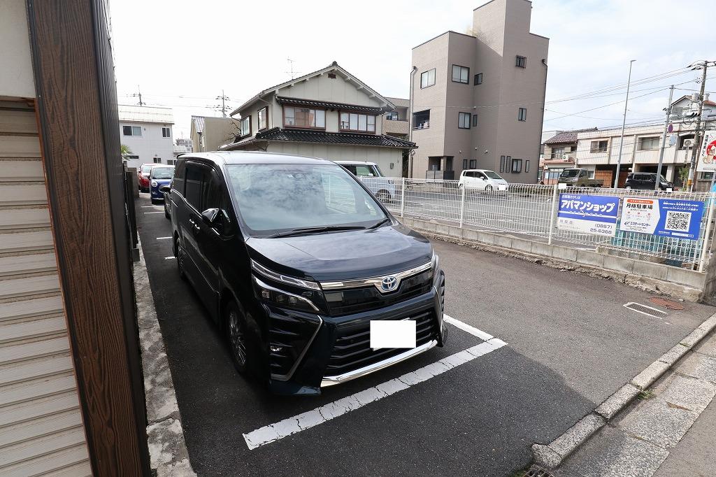 吉方町2丁目205駐車場の外観・駐車場イメージ2枚目