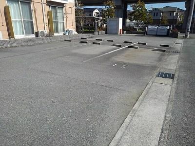 グリスィーニヤ(16019)の外観・駐車場イメージ1枚目